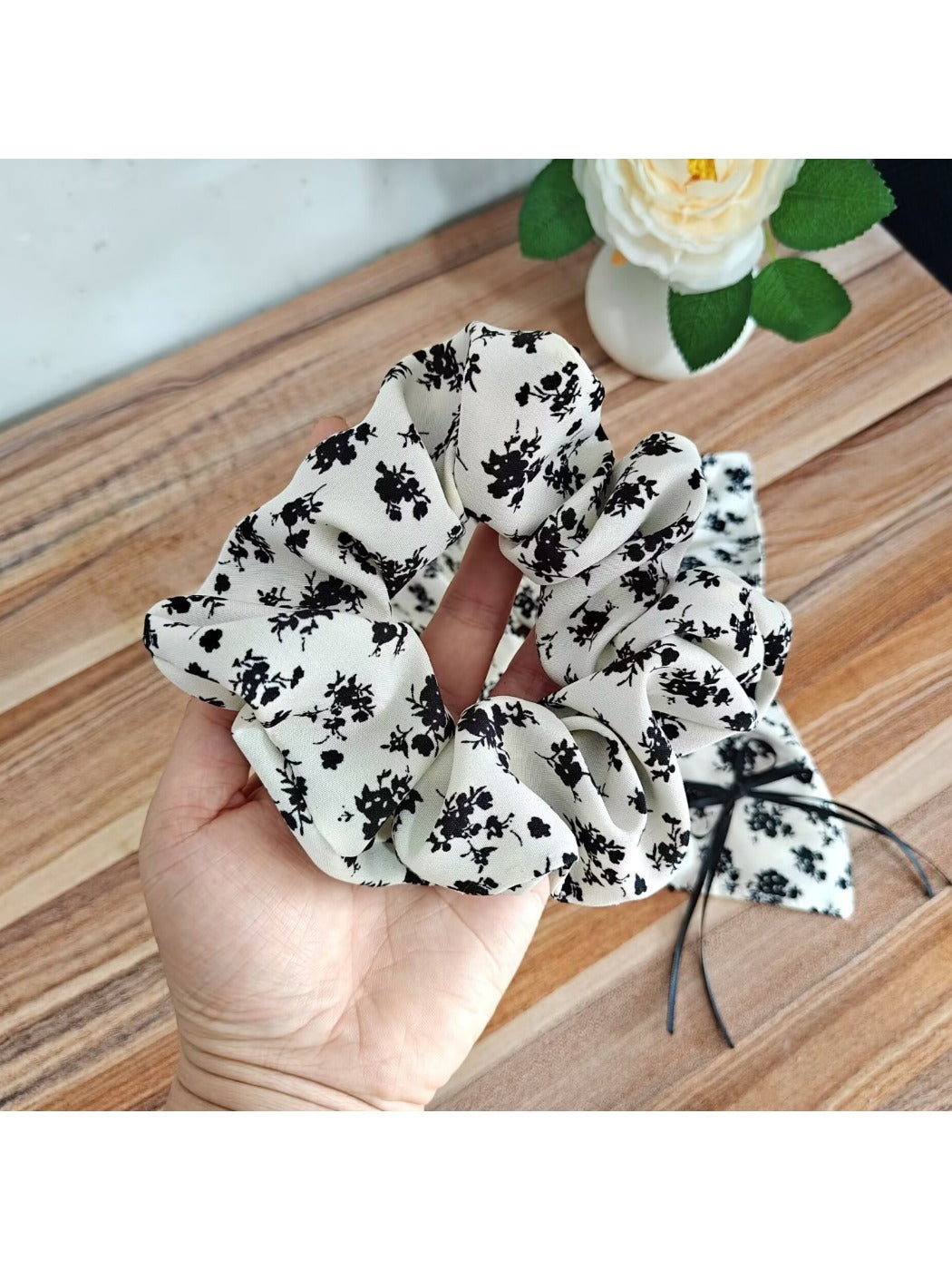 Gifty - Ink Wash Floral Polyester Fabric Scrunchie