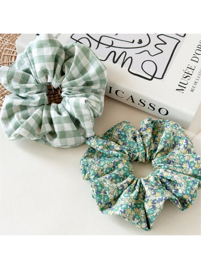 Gifty - Floral Checkered Hair Scrunchie