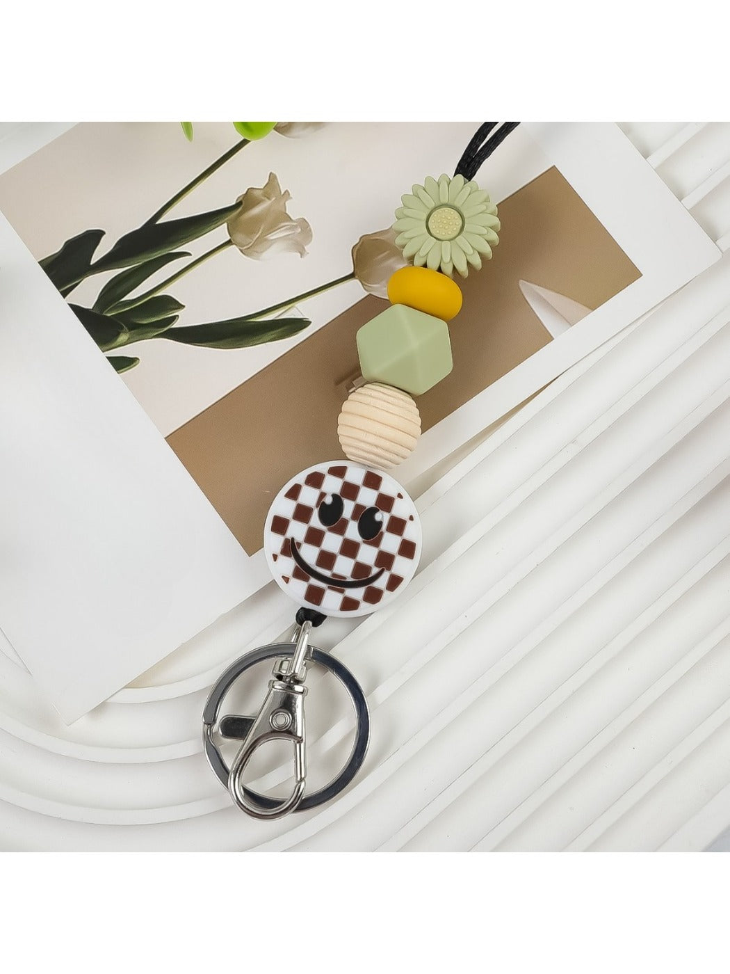 Keypus - Stylish Smiley Daisy Keychain
