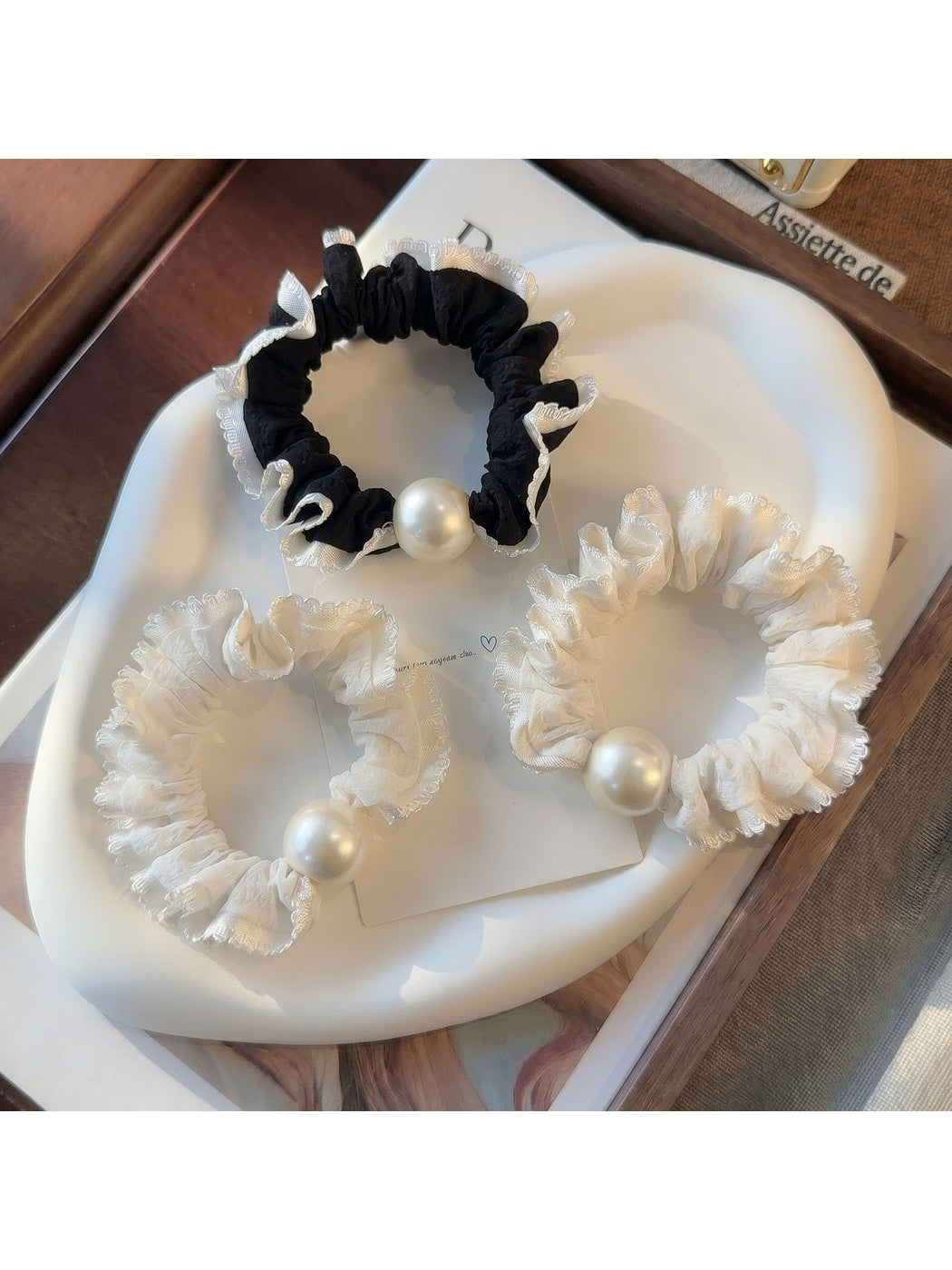 Gifty - Ruffle Trim Knit Finish Elastic Scrunchie