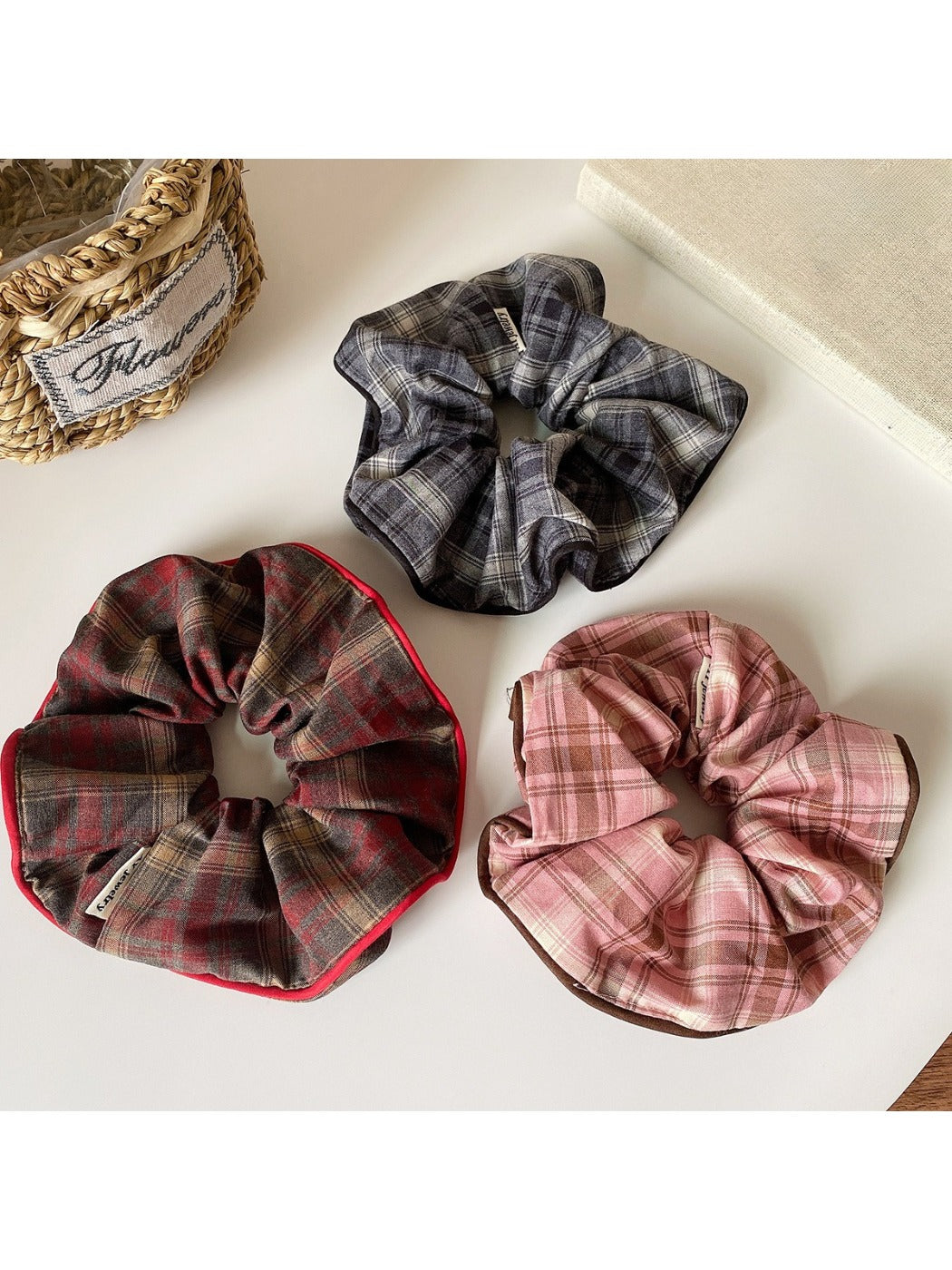 Gifty - Vintage Plaid Hair Tie