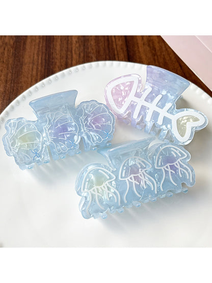 Side view of Beau sweet gradient blue claw clip highlighting curved teeth