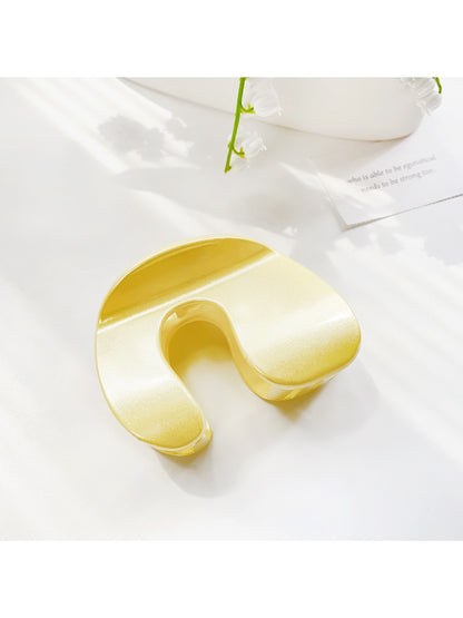 Beau solid color hair claw clip angled to show arch and clasp design