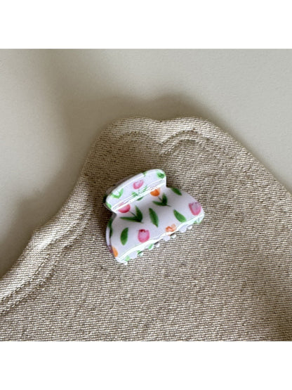 Beau - Cute Small Curved Hair Claw Clip