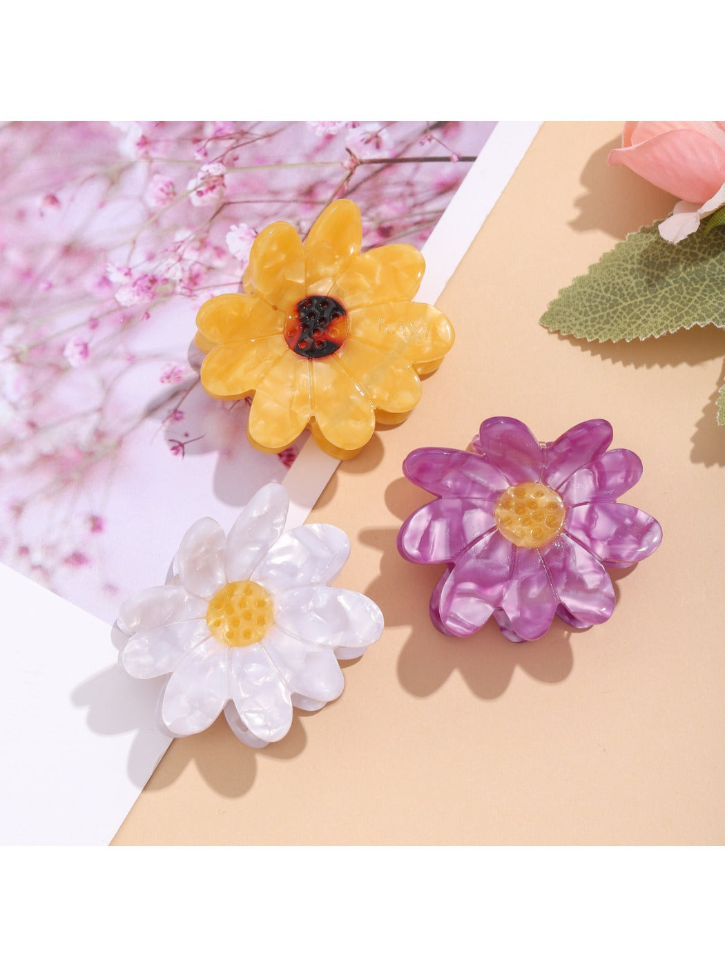 Beau - Minimalist Dainty Daisy Hair Claw Clip