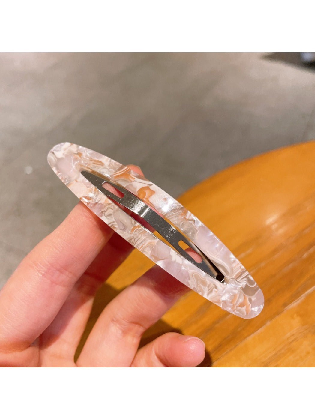 Beau - Elegant Oval Hollowed Out Hair Clip