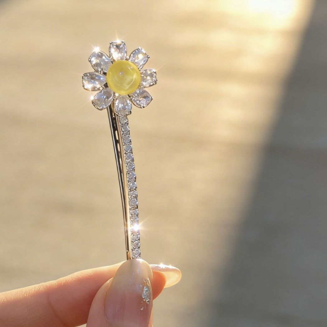 Beau - Sparkling Daisy Floral Side Barrette