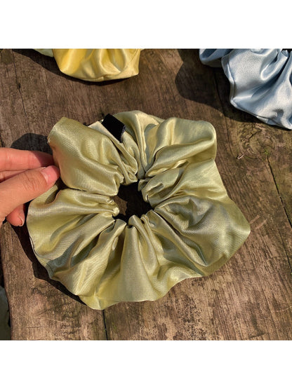 Gifty - Elegant Solid Smocked Scrunchie