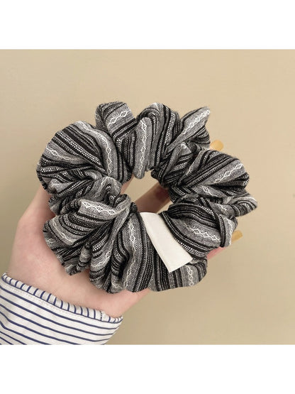 Gifty - Chic Striped Pleated Scrunchie