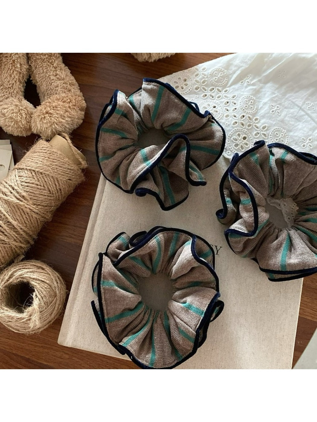 Gifty - Elegant Lazy Style Striped Scrunchie