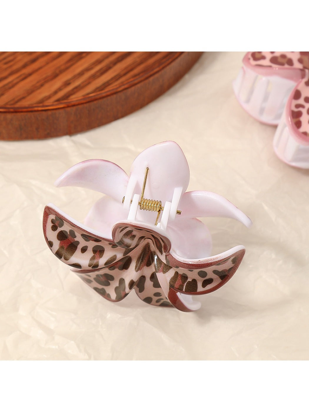 Beau - Adorable Leopard Print Flower Shaped Claw Clip