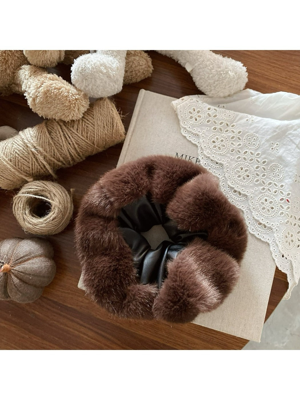 Gifty - Soft Plush Scrunchie Hair Ties