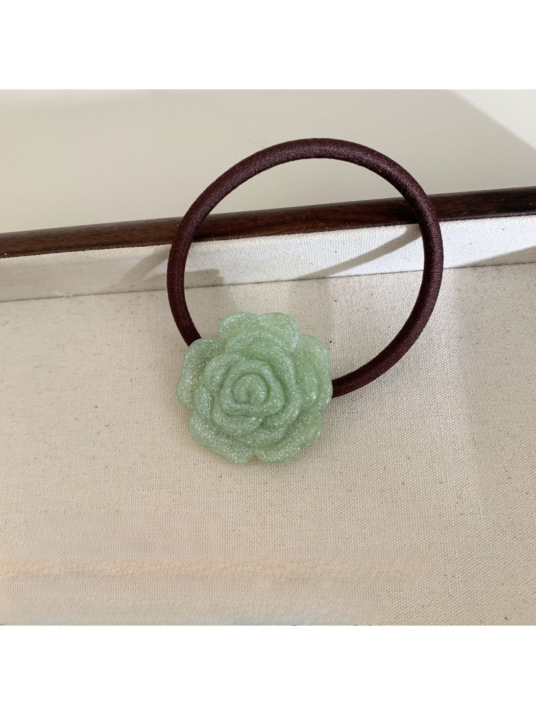 Gifty - Minimalist Flower Hair Tie