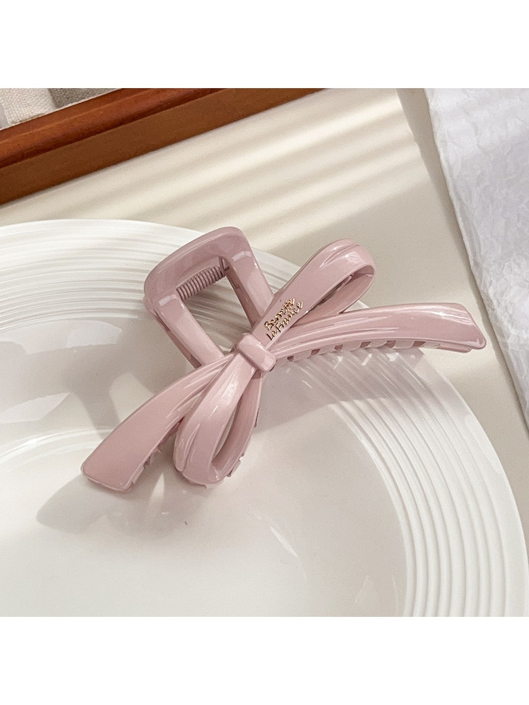 Beau - Glossy Butterfly Bow PC Plastic Claw Clip