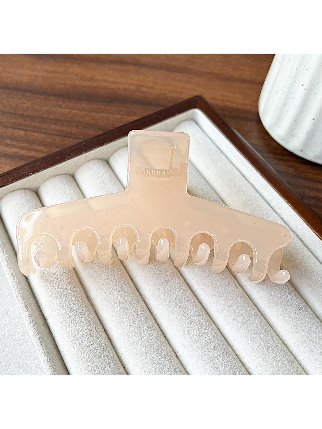 Beau - Minimalist Solid Color Plastic Claw Clip