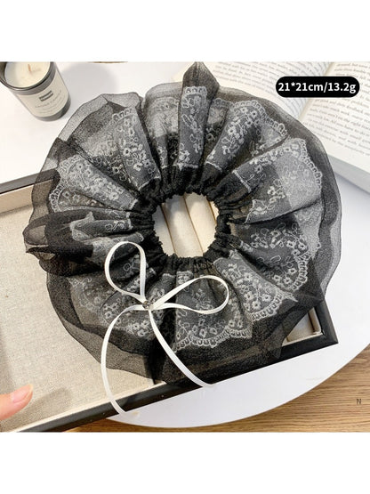 Gifty - Elegant Vintage Lace Scrunchie
