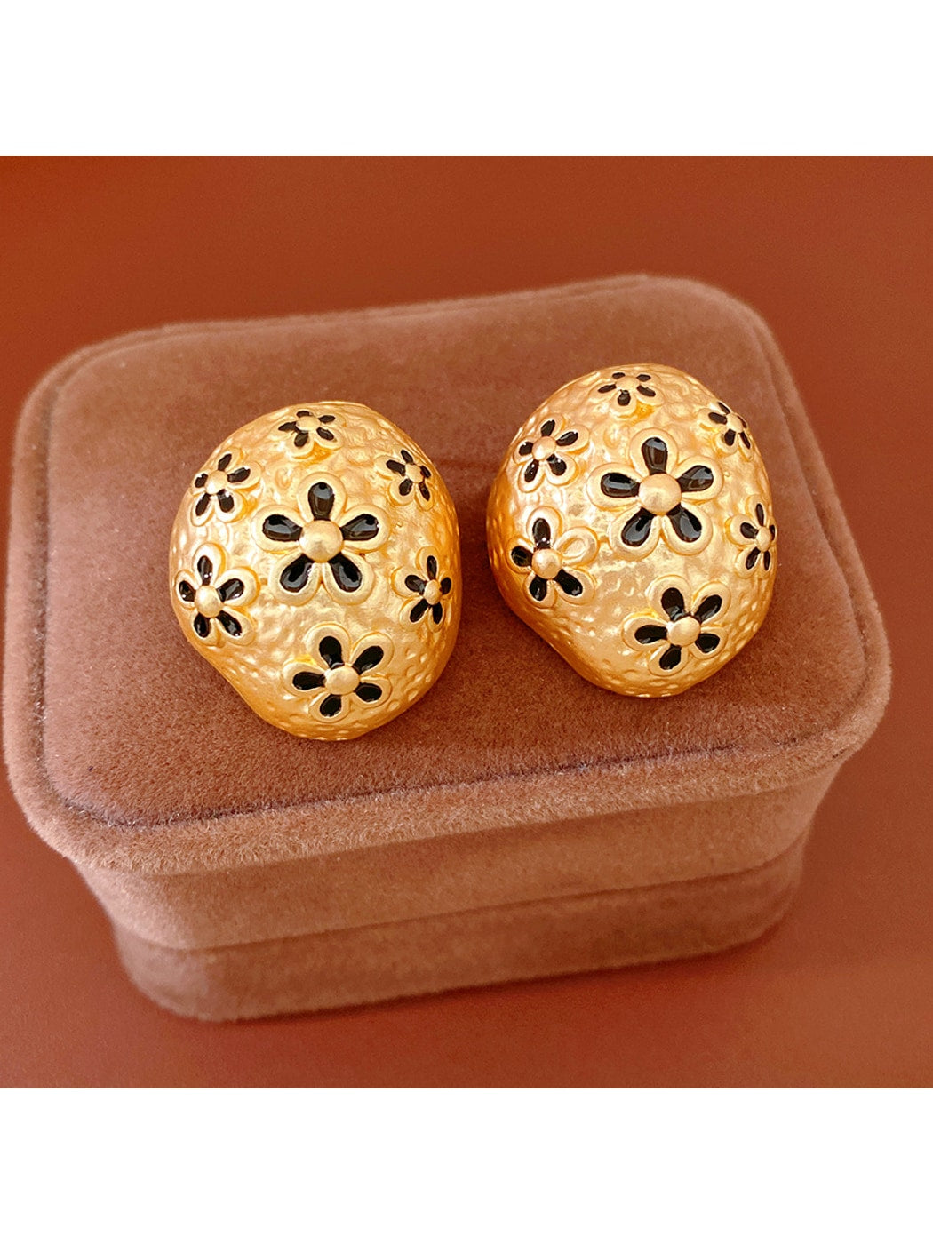 Earedge - Textured Oval Flower Alloy Stud Earrings