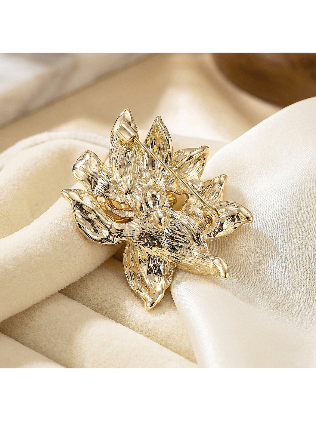 Brovia - Enamel Lotus Flower Alloy Brooch Pendant