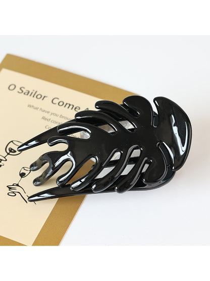 Beau - Simple Plastic Leaf Shape Hair Clip