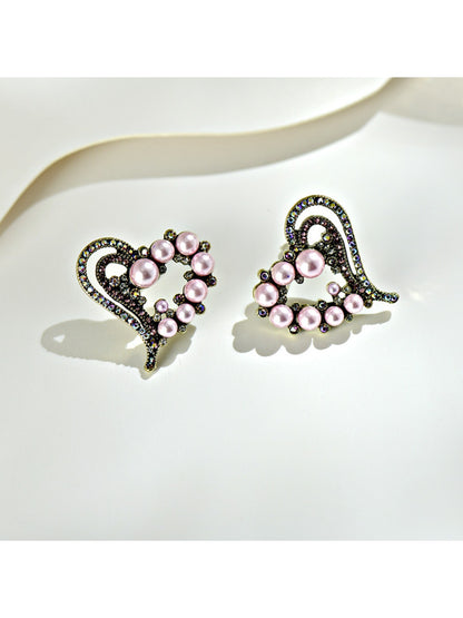 Earedge - Vintage Luxe Heart Stud Earrings