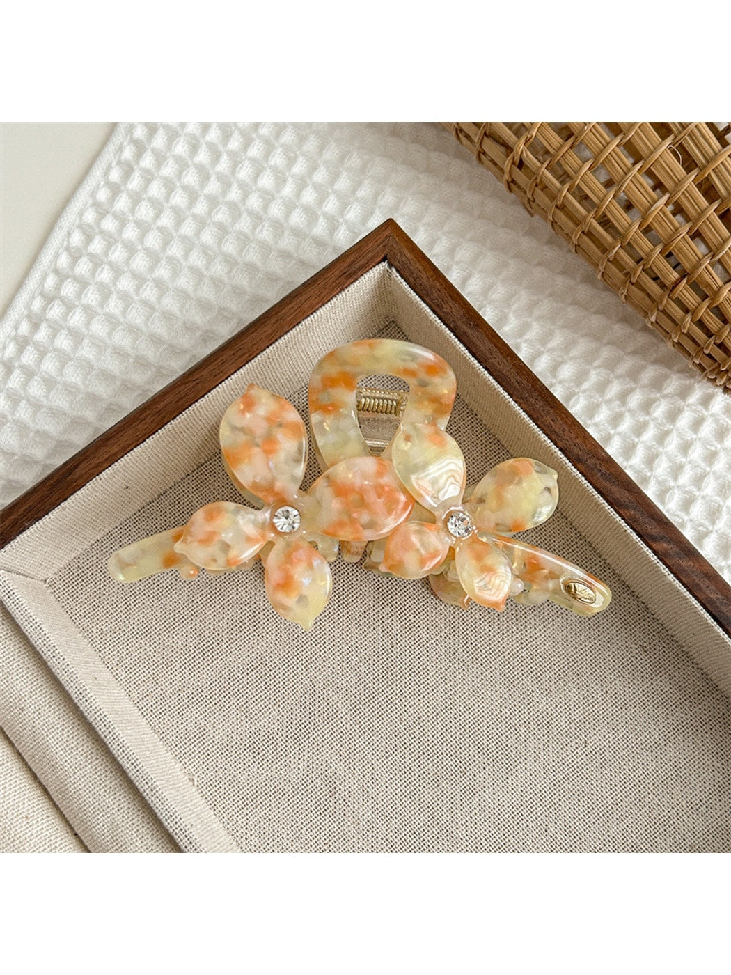 Beau - Petal Shape Acetate Fiber Hair Claw Clip