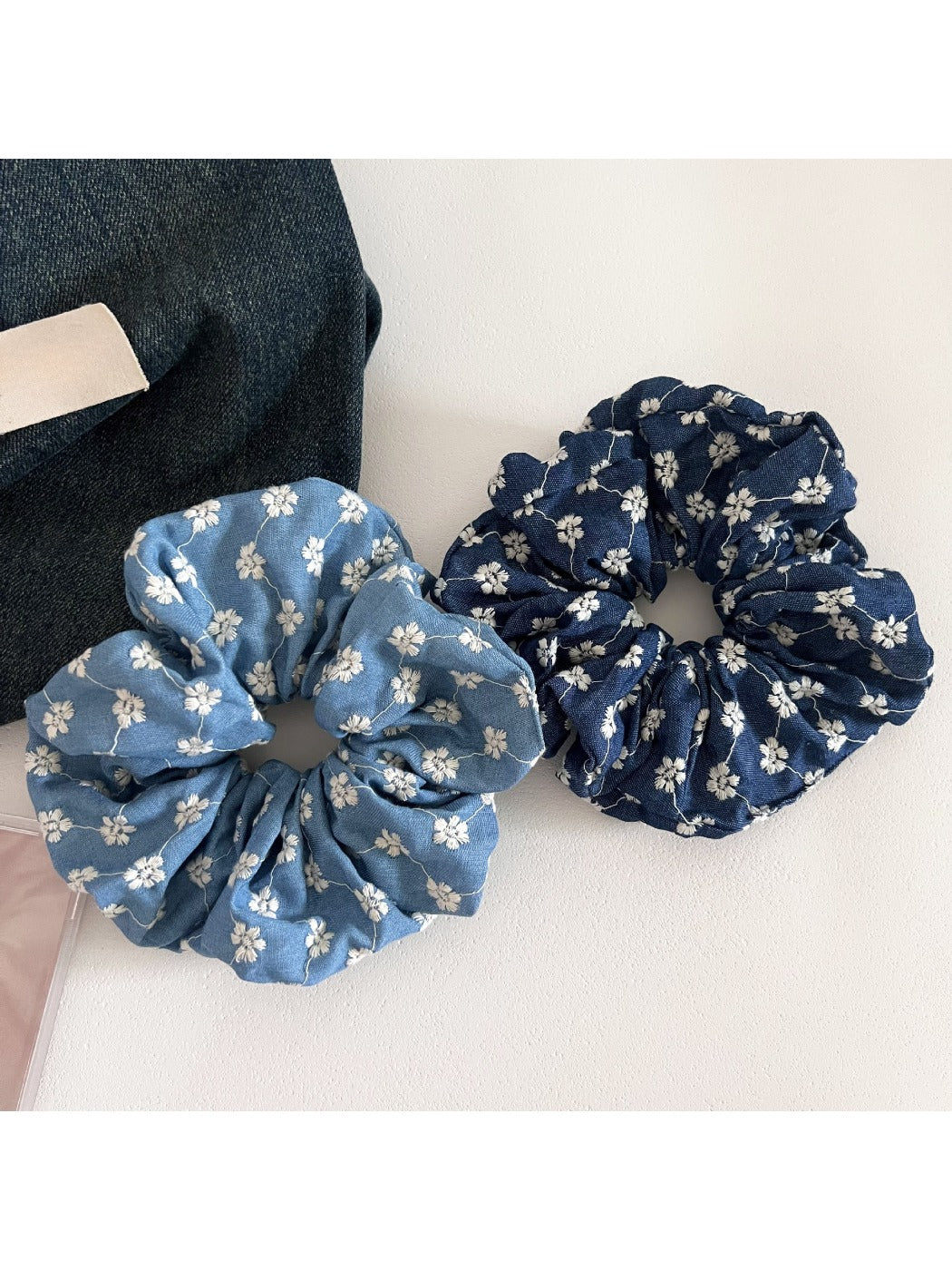Gifty - Retro Blue Fashion Scrunchie