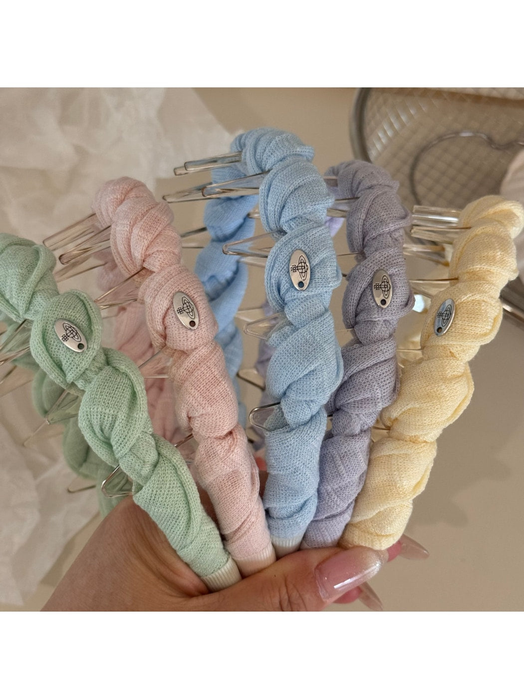 Gifty - Textured Toothed Curved Wrapped Headband