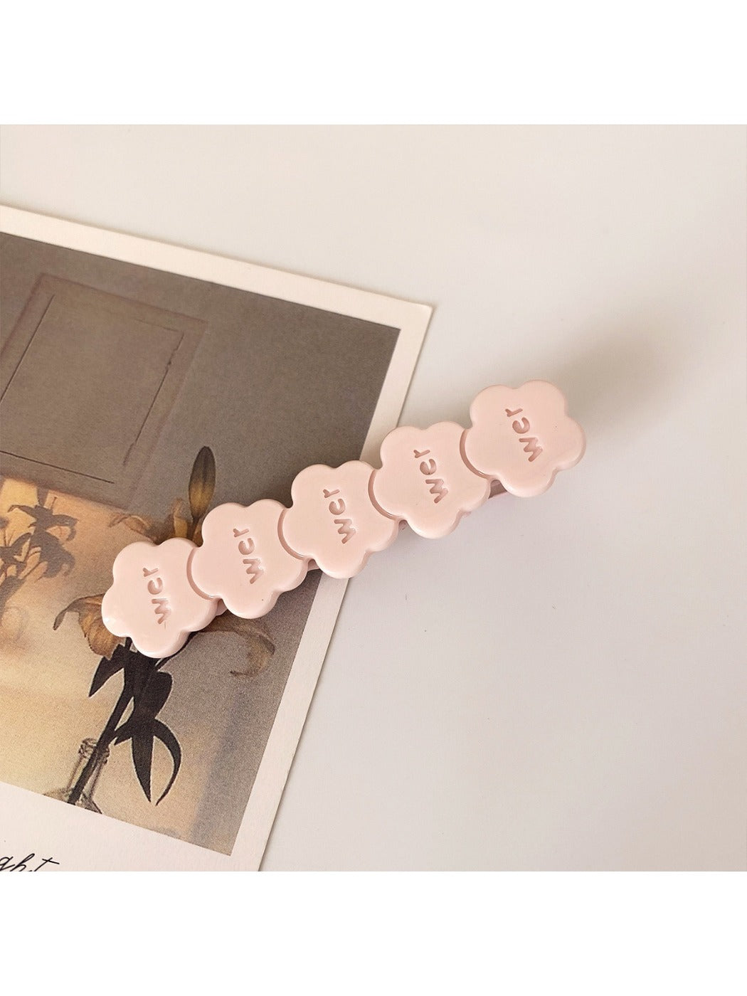 Beau - Simple Cute Flower Shaped Hair Clip