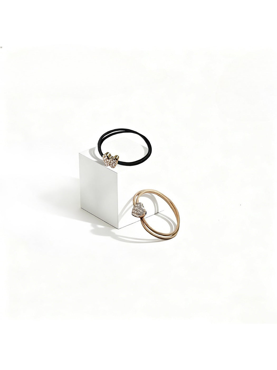 Gifty - Shiny Heart-Shaped Hair Tie