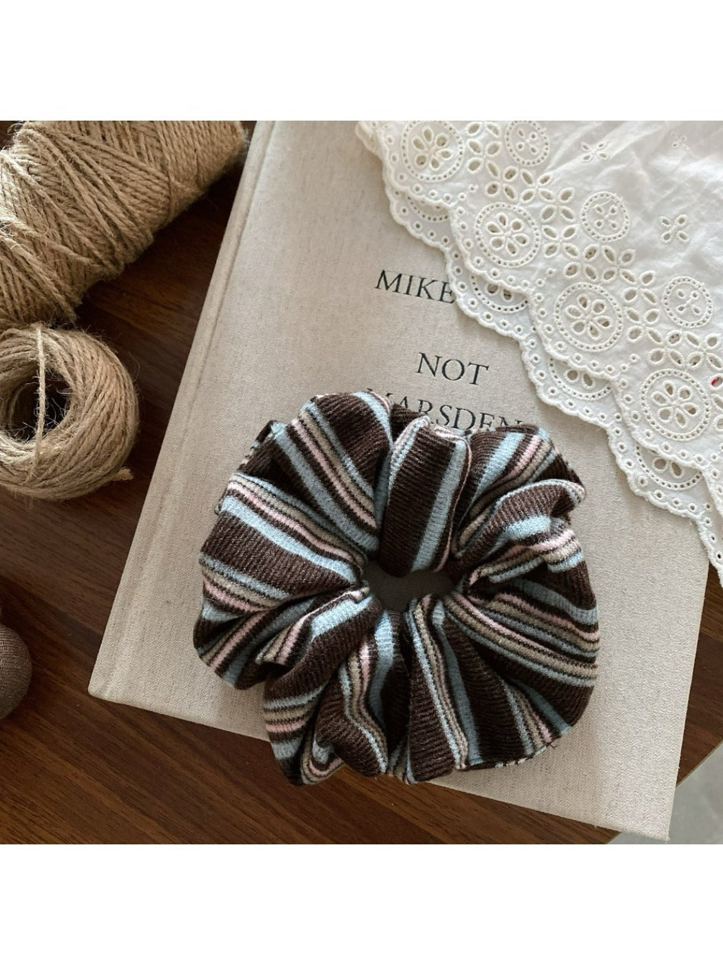 Gifty - Trendy Striped Scrunchie Hair Ties