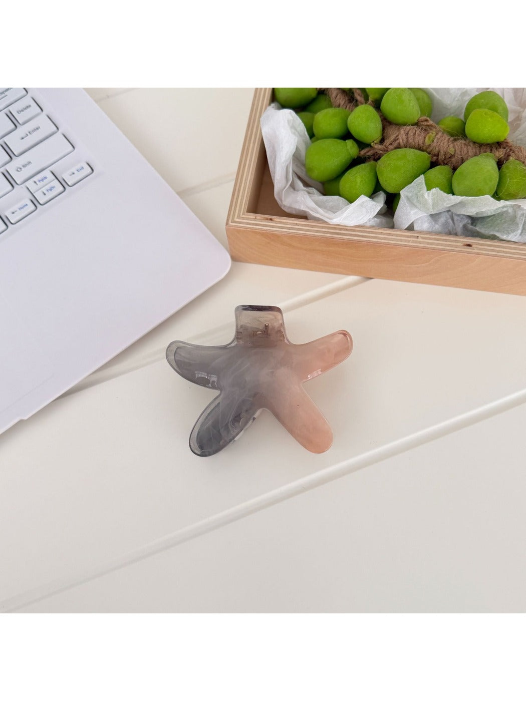 Beau - Sweet Starfish Gradient Gloss Claw Clip