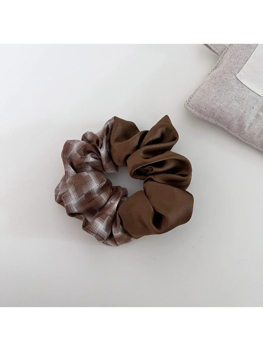 Gifty - Checkered Fabric Hair Scrunchie