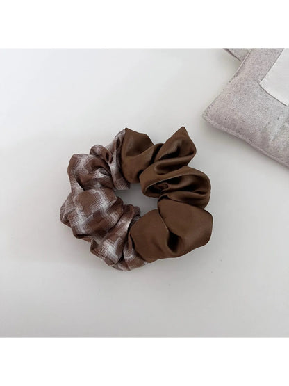 Gifty - Checkered Fabric Hair Scrunchie