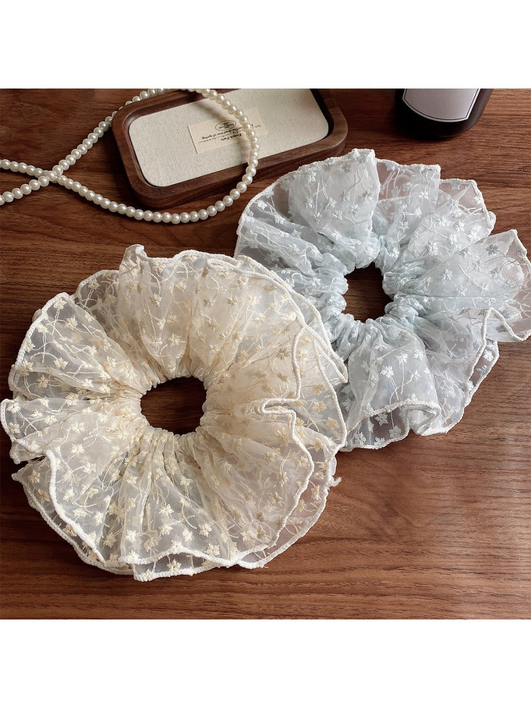 Gifty - Lace Hollow Floral Scrunchie