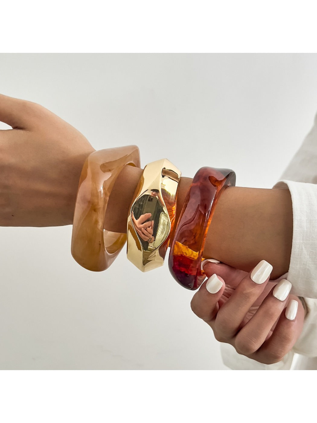 Lovra - Irregular Wide Band Bracelet