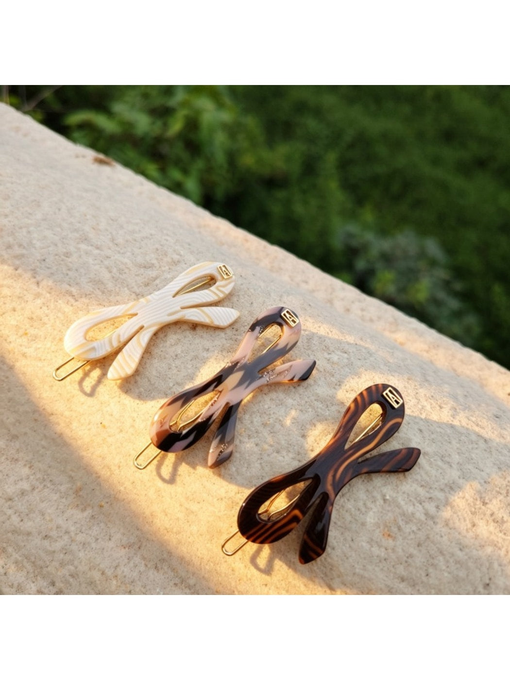 Beau - Vintage Acetate Bow Side Barrette