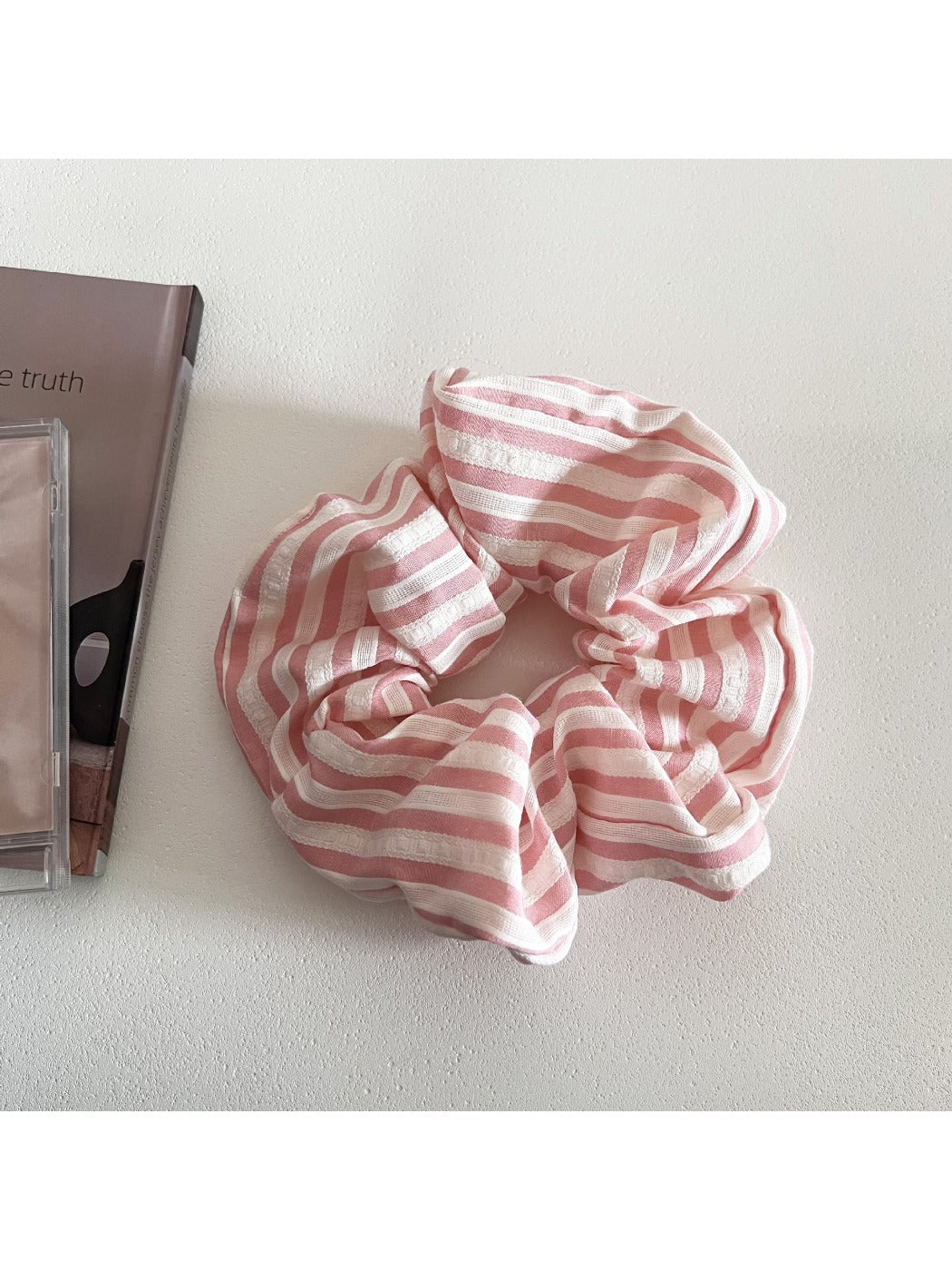 Gifty - Minimalist Colorful Striped Scrunchie