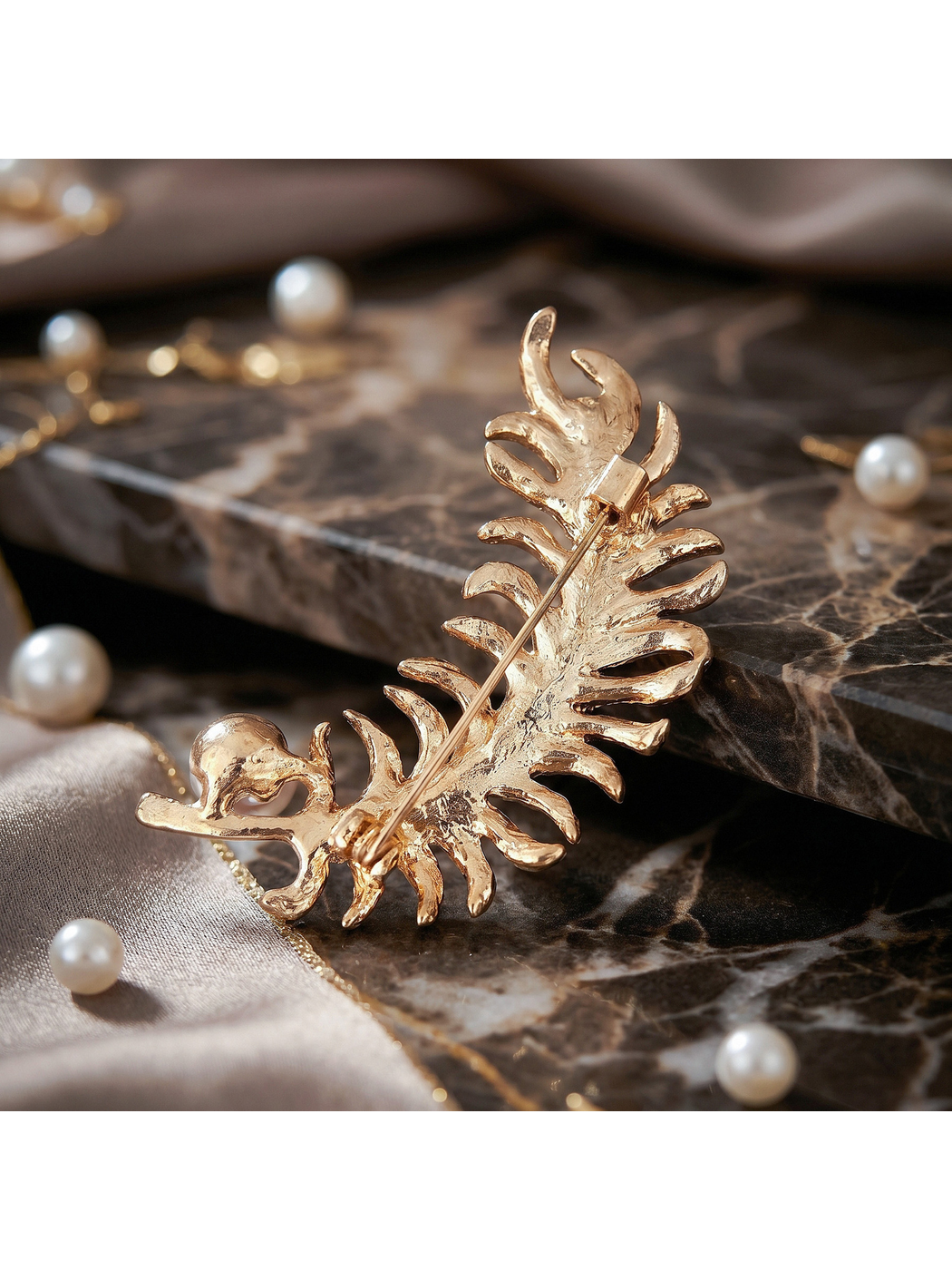 Brovia - Feather Rhinestone Alloy Elegant Brooch Pin