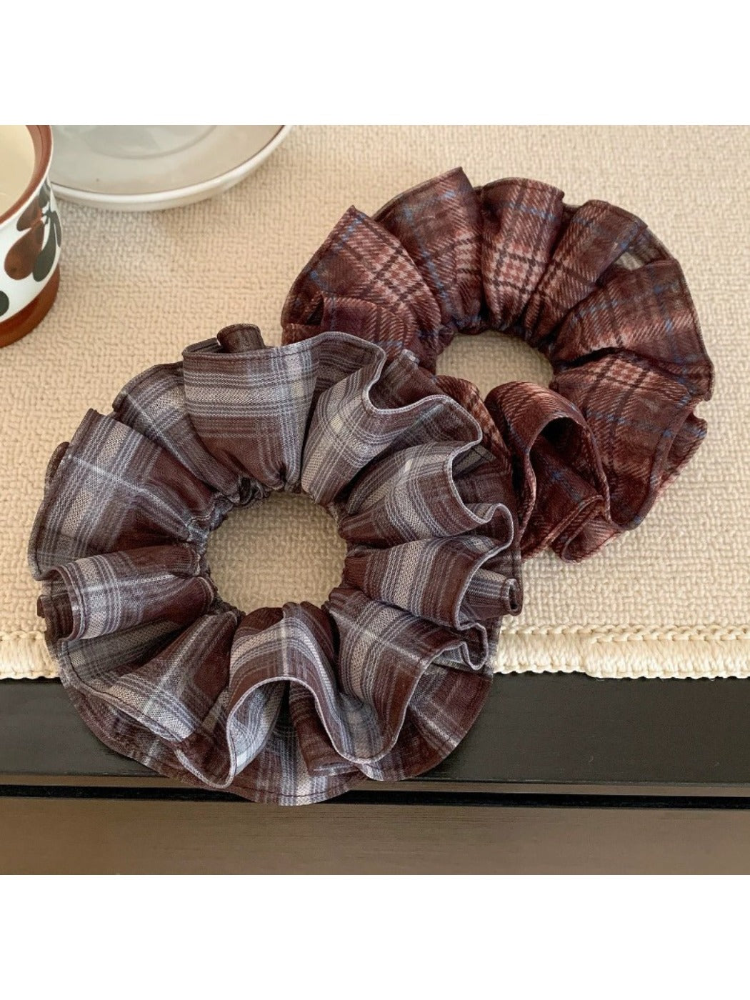 Gifty - Vintage Plaid Ruffle Scrunchie