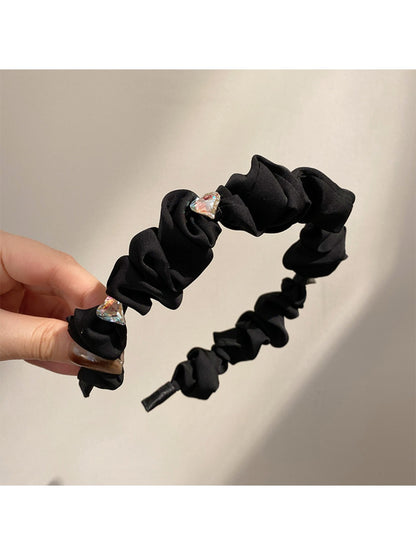 Gifty heart shape rhinestone headband packaged in clear box with branding