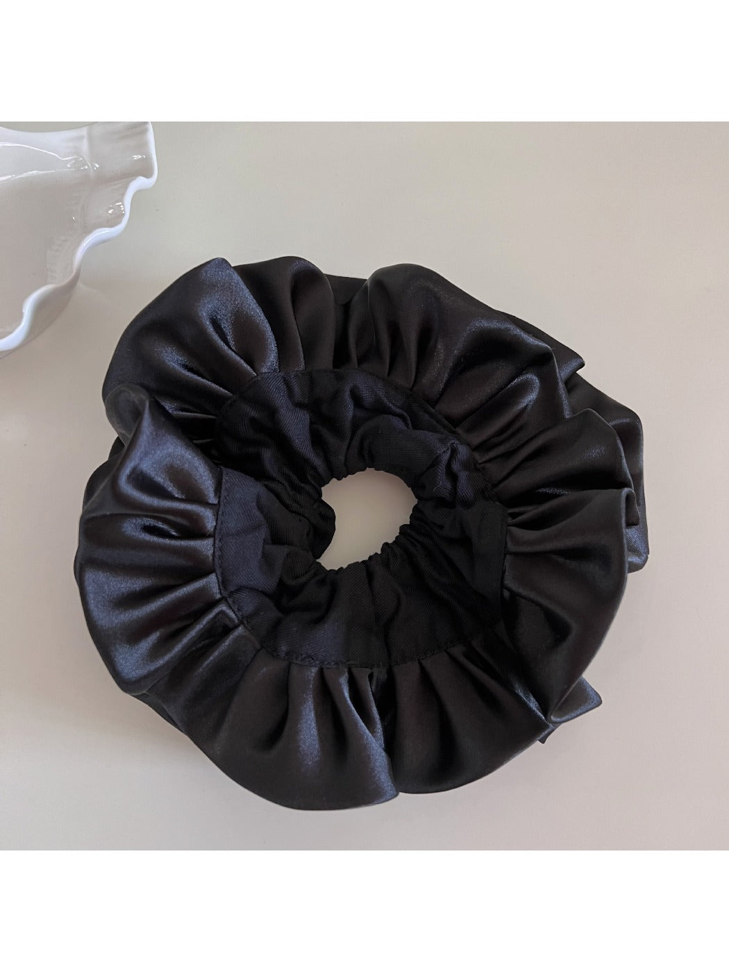 Gifty - Elegant Ruffled Scrunchie Hair Tie