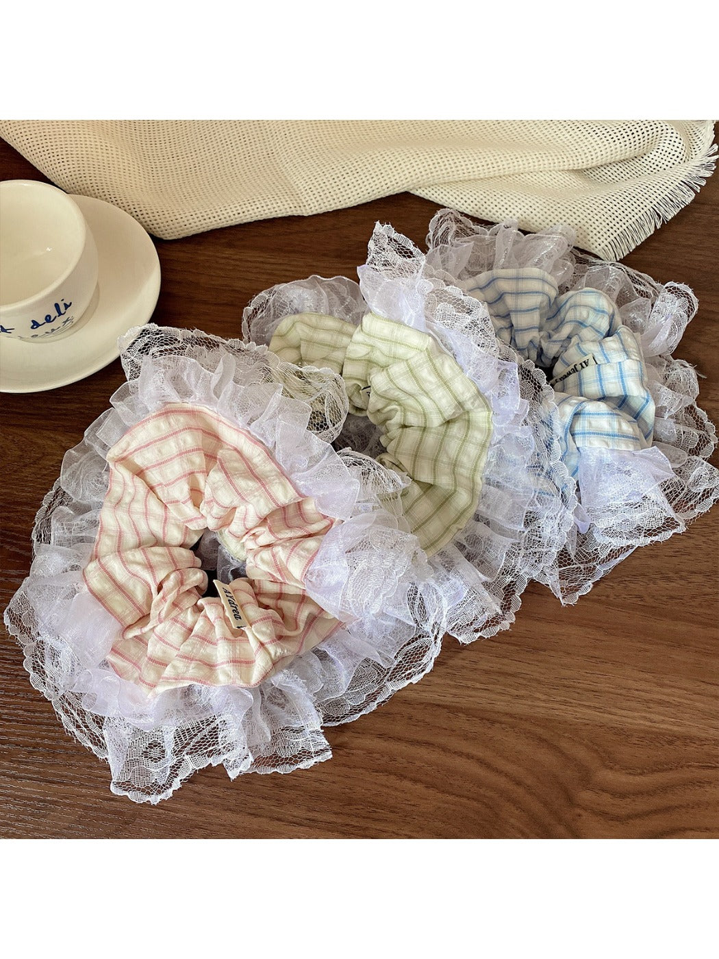 Gifty - Macaron Pastel Lace Trimmed Scrunchies