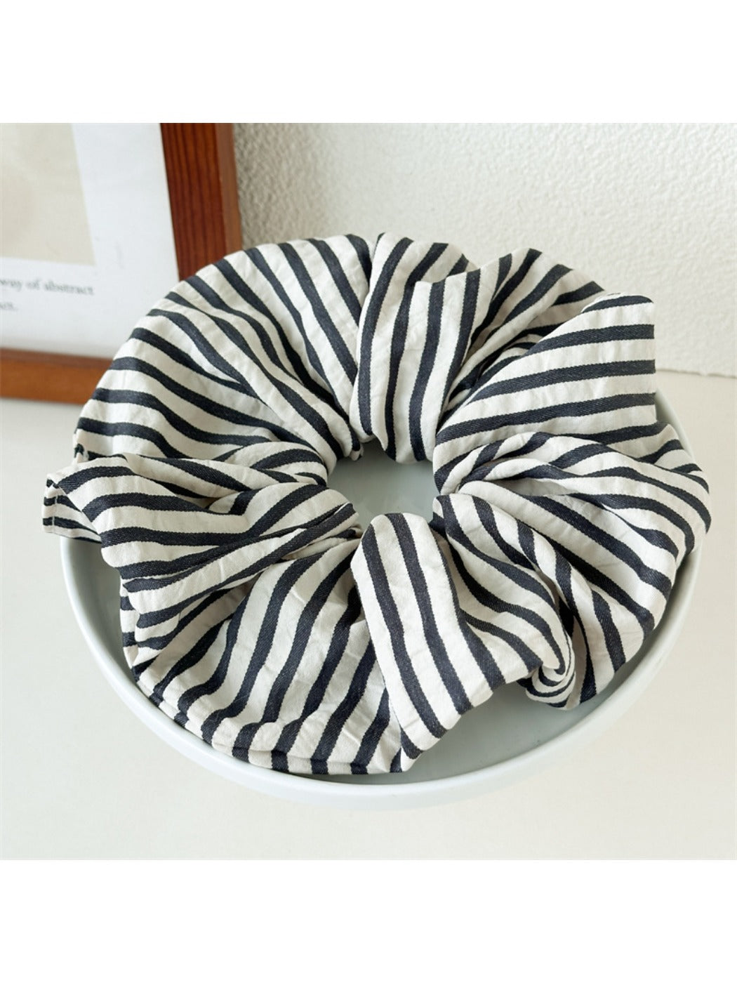 Gifty - Trendy Striped Fabric Scrunchie
