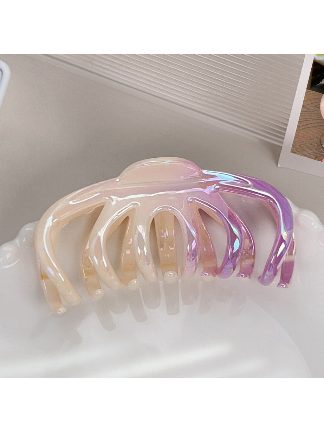 Beau - Cute Gradient Crescent Shaped Claw Clip