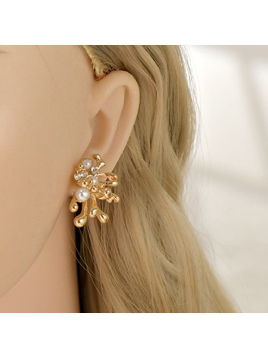 Earedge - Elegant Coral Shaped Earrings