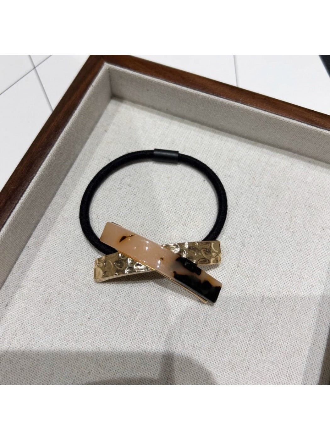 Gifty - Stylish X Shaped Hair Tie