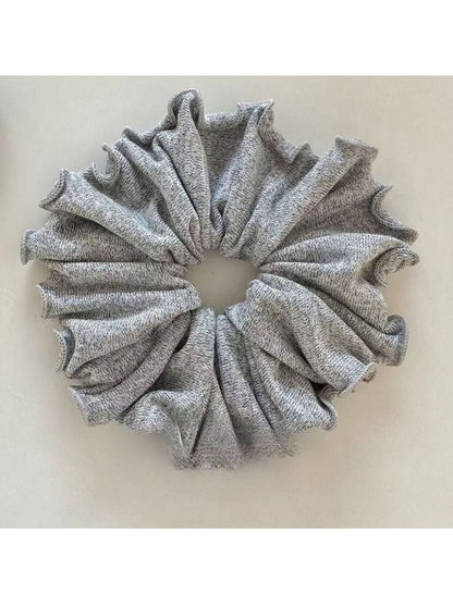 Gifty - Elegant Minimalist Gray Scrunchie