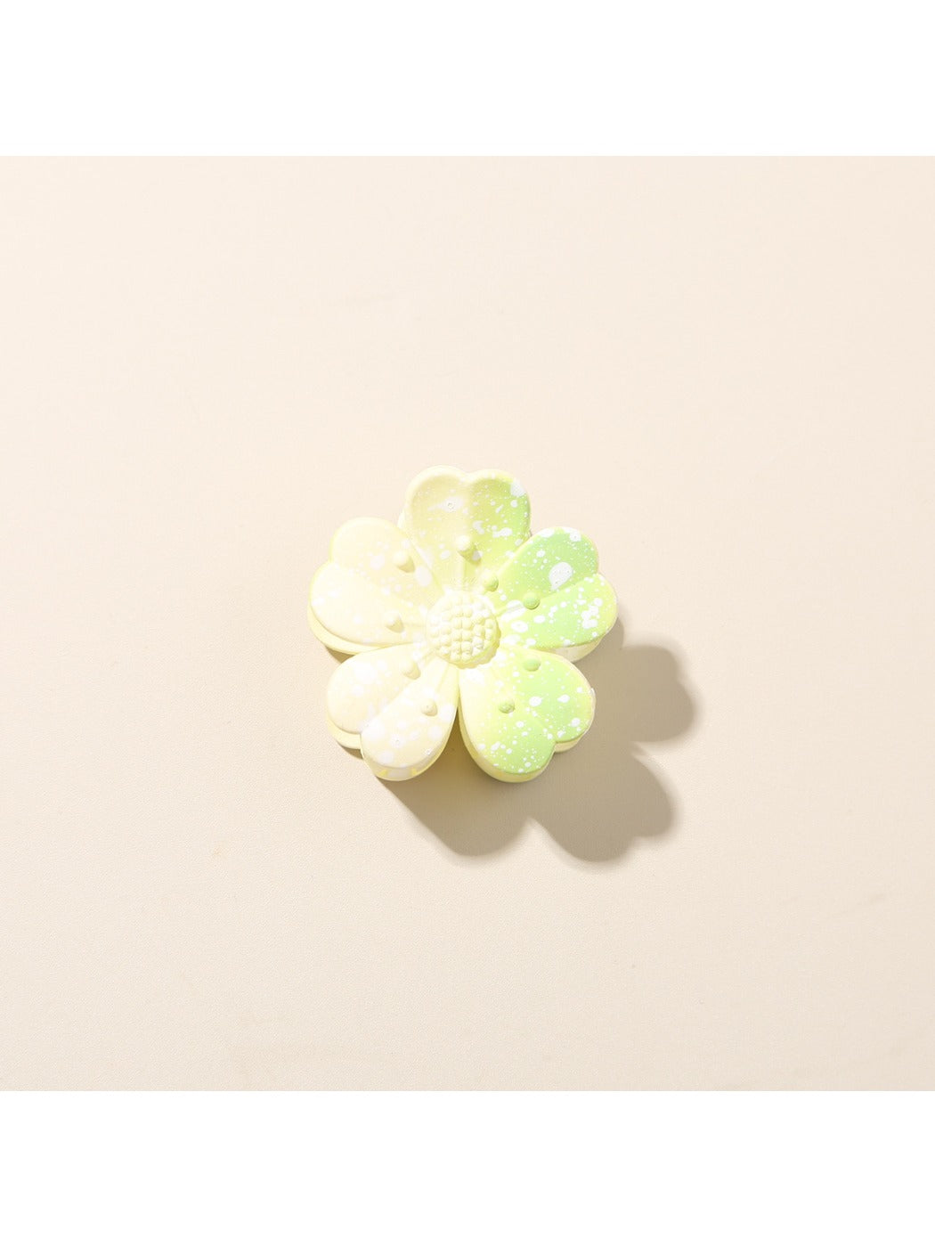 Beau - Gradient Five Petal Hair Claw Clip