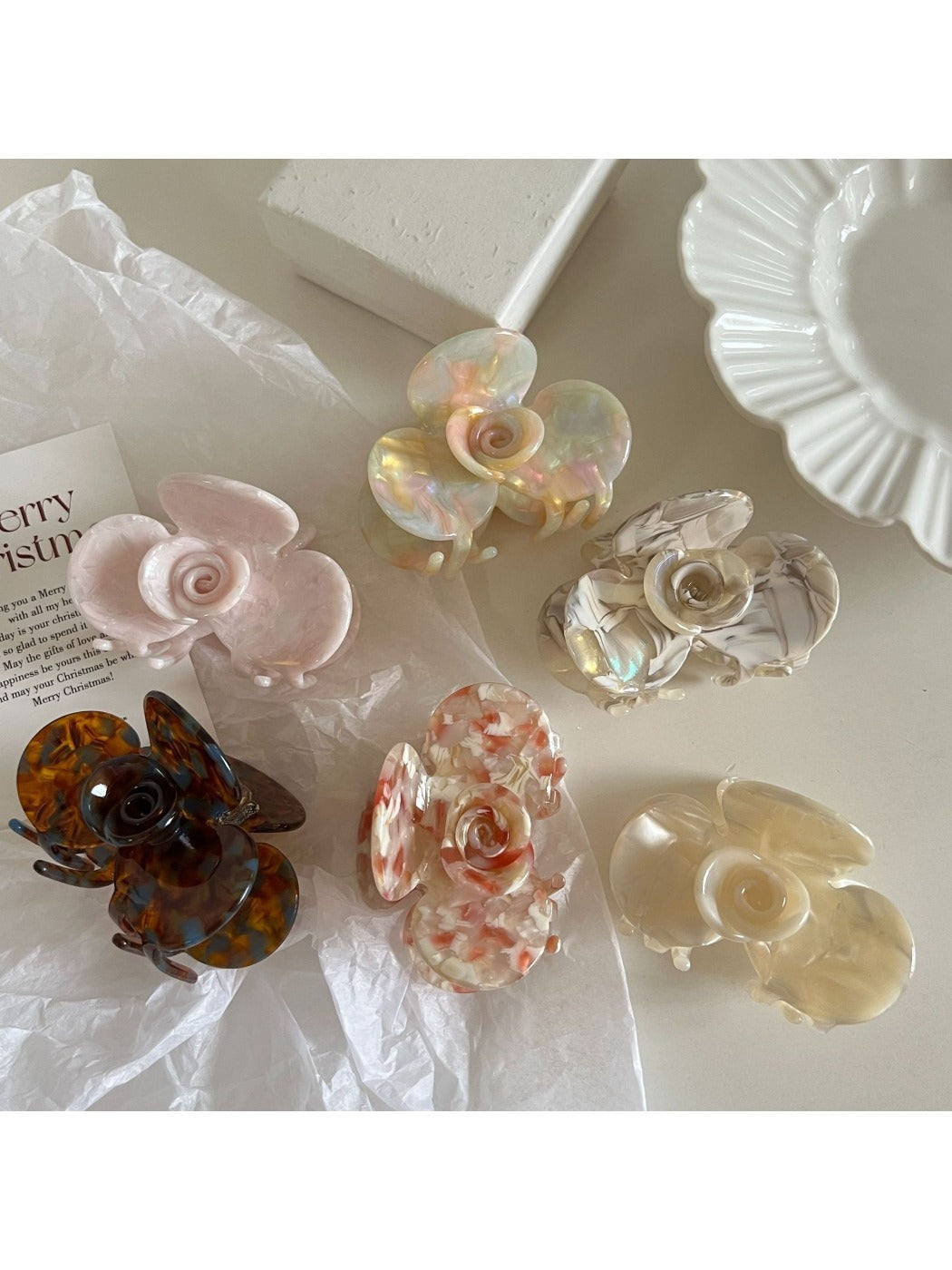Beau - Minimalist Camellia Shaped Hair Claw Clip