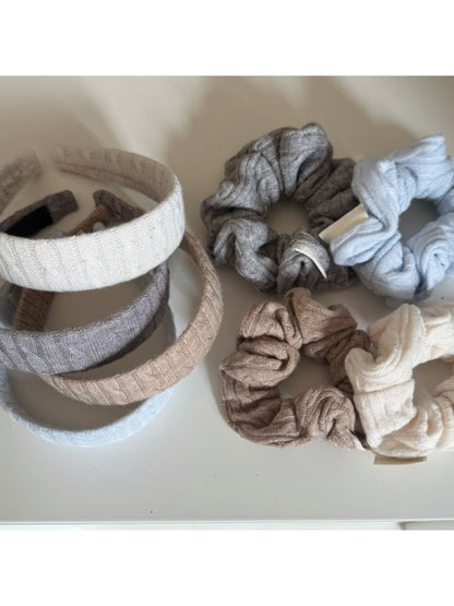 Gifty - Minimalist Striped Ruched Scrunchie